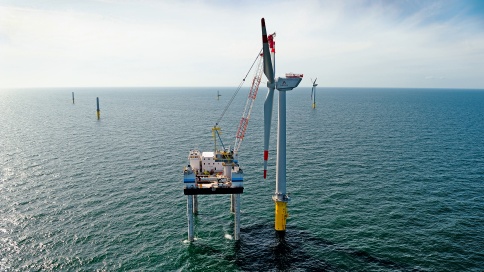 Rotormontage im Offshore-Windpark alpha ventus
